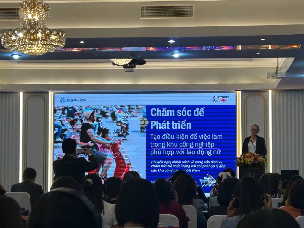 Chuyên gia Ngân hàng Thế giới phát biểu về dịch vụ chăm sóc trẻ em cho lao động nữ